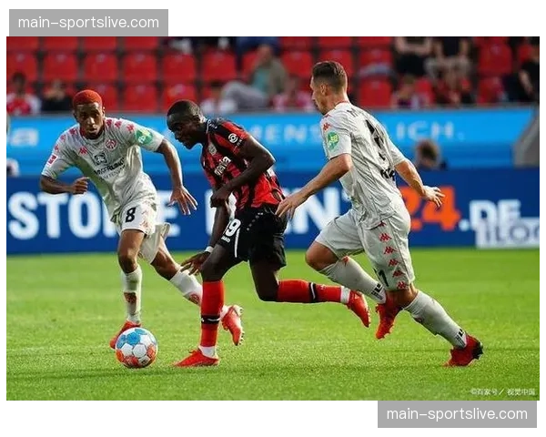 勒沃库森迎关键一周,双线作战阵容轮换成焦点 勒沃库森迎关键一周,双线作战阵容轮换成焦点